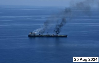 红海遇袭油轮火情持续至今 历史级生态灾难威胁高悬