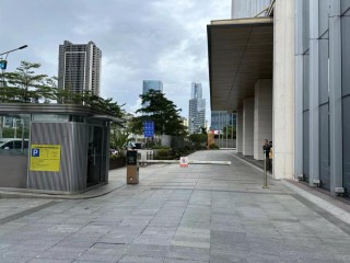 向“线上零元购”说不？数百名商家聚集Temu总部，拼多多回应：“平台不会去赚商家违规罚款这个钱”