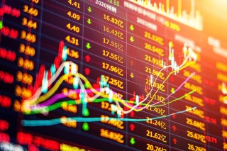 中国资产，大涨！美国公布重磅数据！美股收跌，英伟达一度跌超3.5%，微软遭调查，啥情况？