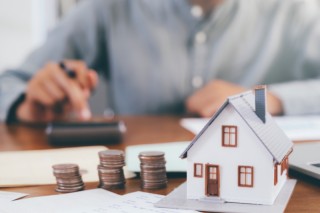 实探“房贷转贷”生意：中介自称可节省几十万元利息，部分“过桥资金”年化利率高达18%