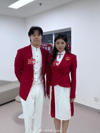 吴艳妮晒照:最幸福的一天 东方之美