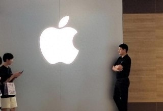 Apple Watch 通过 iOS 18.1 系统 iPhone 实现 AI 通知摘要功能