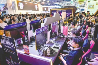 潇湘晨报:九八资本打游戏两年能挣50万元？ 每经记者揭开职业代练、陪玩“隐秘一角”