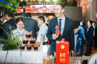 全球“新领军者”举杯达沃斯，国窖1573让世界品味中国