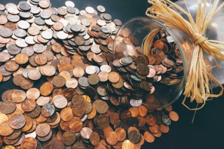 如何参与上海黄金交易并实现投资目标？这种投资方式的风险如何控制？