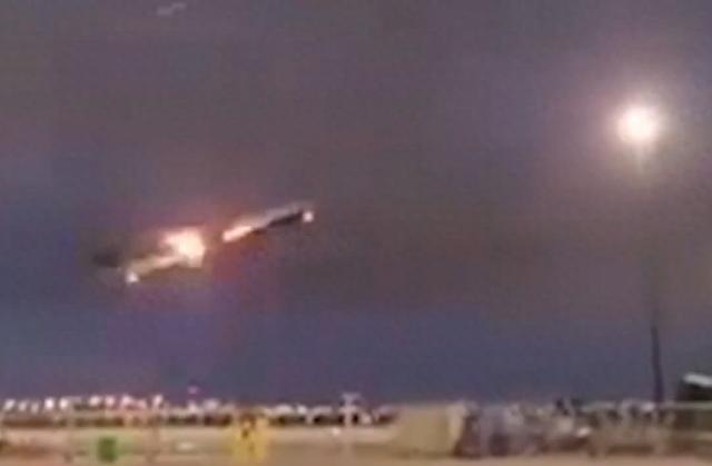 加拿大航空一波音客机起飞后冒出火焰 迅速掉头紧急降落-第1张图片
