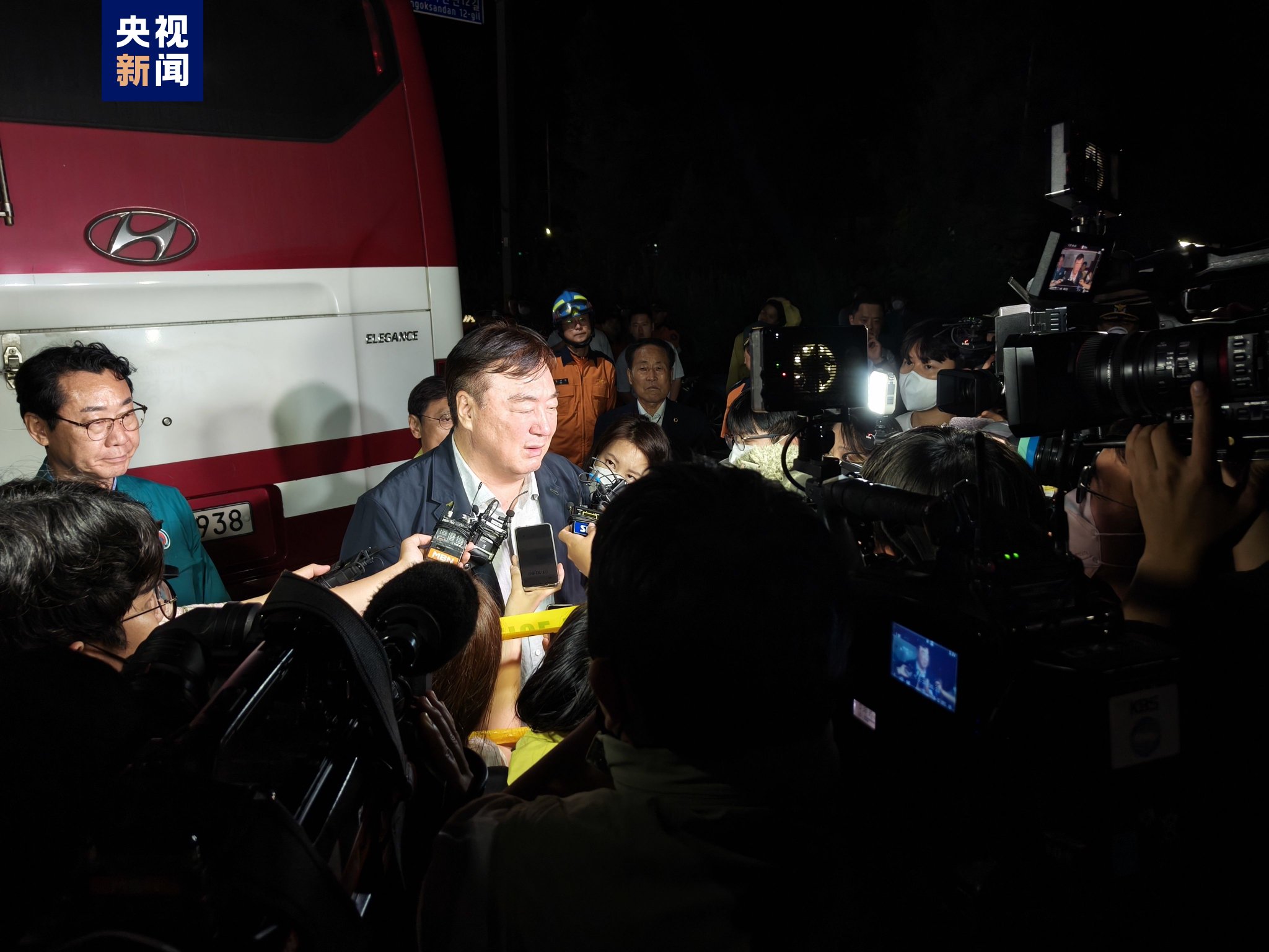 中国驻韩大使赴电池厂火灾现场 协调遇难中国同胞善后等工作-第2张图片