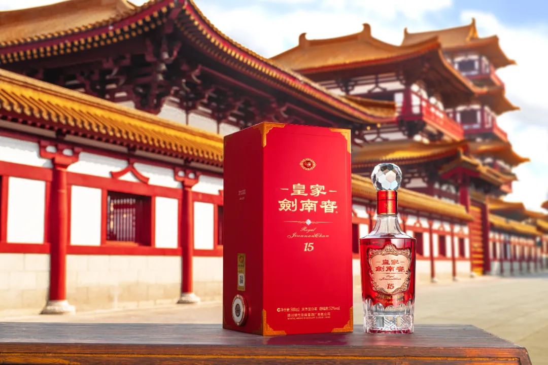 定价1888、重现“御酒标准”，剑南春高端新作唤醒皇家美学-第3张图片