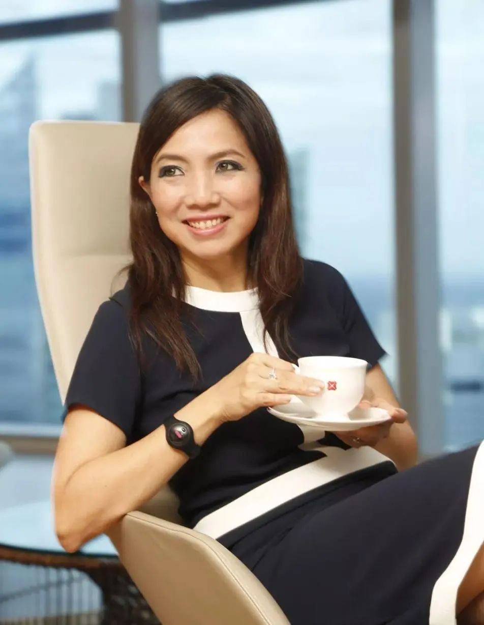 金融圈“打工女皇”崛起！年薪超6500万，生孩子还在给客户打电话？-第4张图片