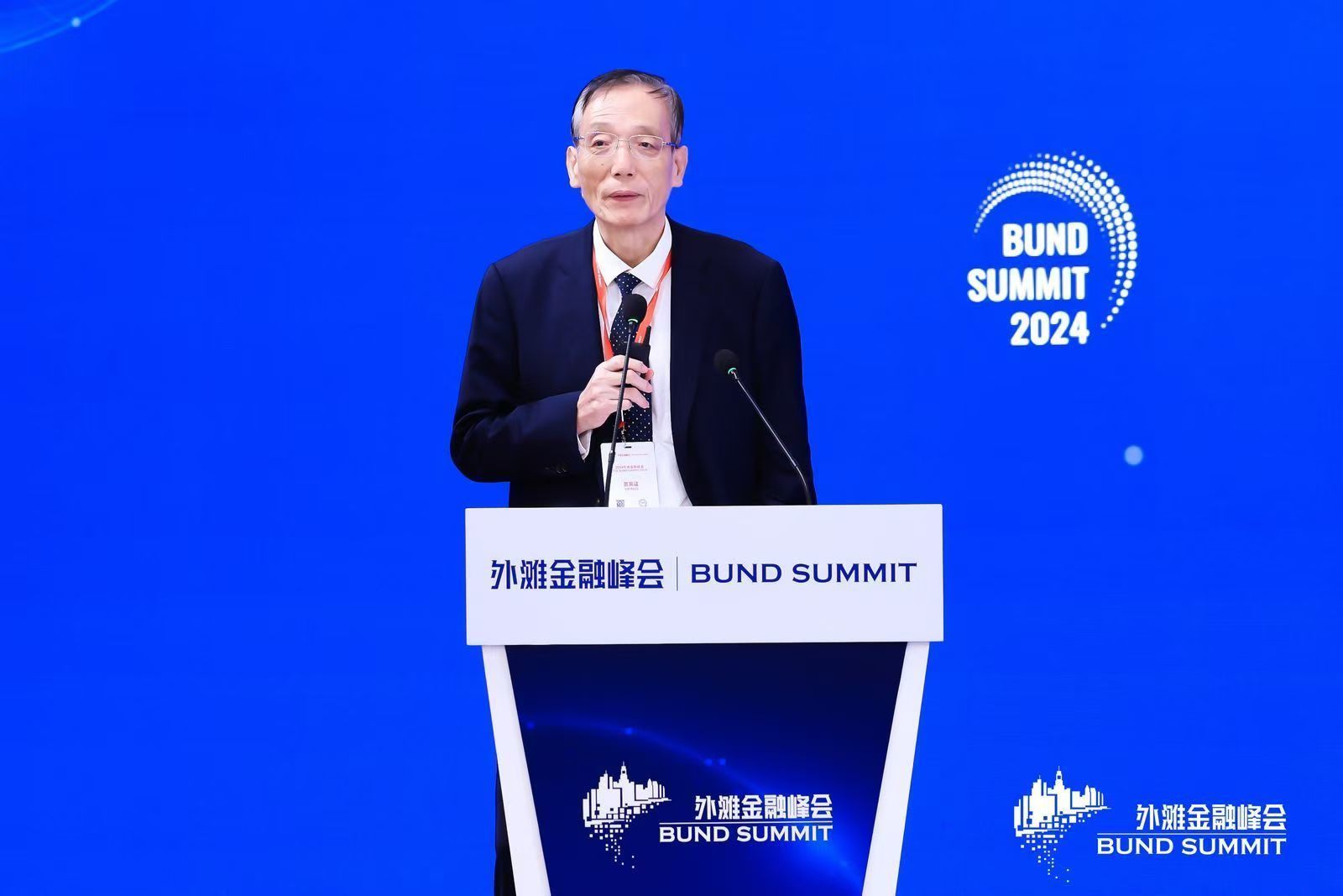 为什么新能源产业能在中国卷起来？刘世锦：这正是中国的优势所在-第1张图片