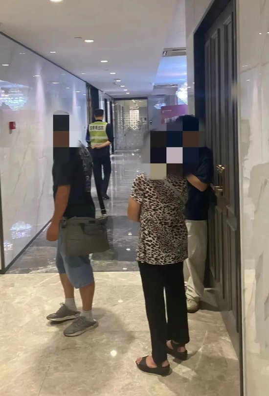 现场直击！A股公司“三跌停”背后：实控人失联！股东理财产品爆雷！投资者上门维权，警方介入！-第3张图片