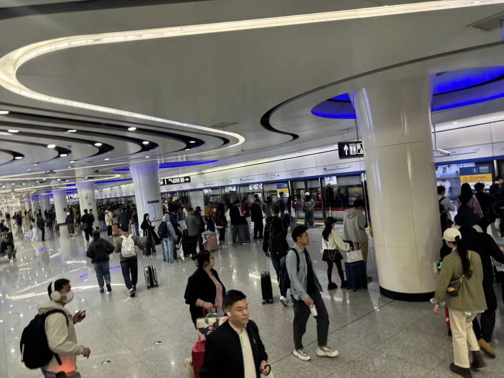 爆火！“队排得数不清转了几个弯”-第1张图片