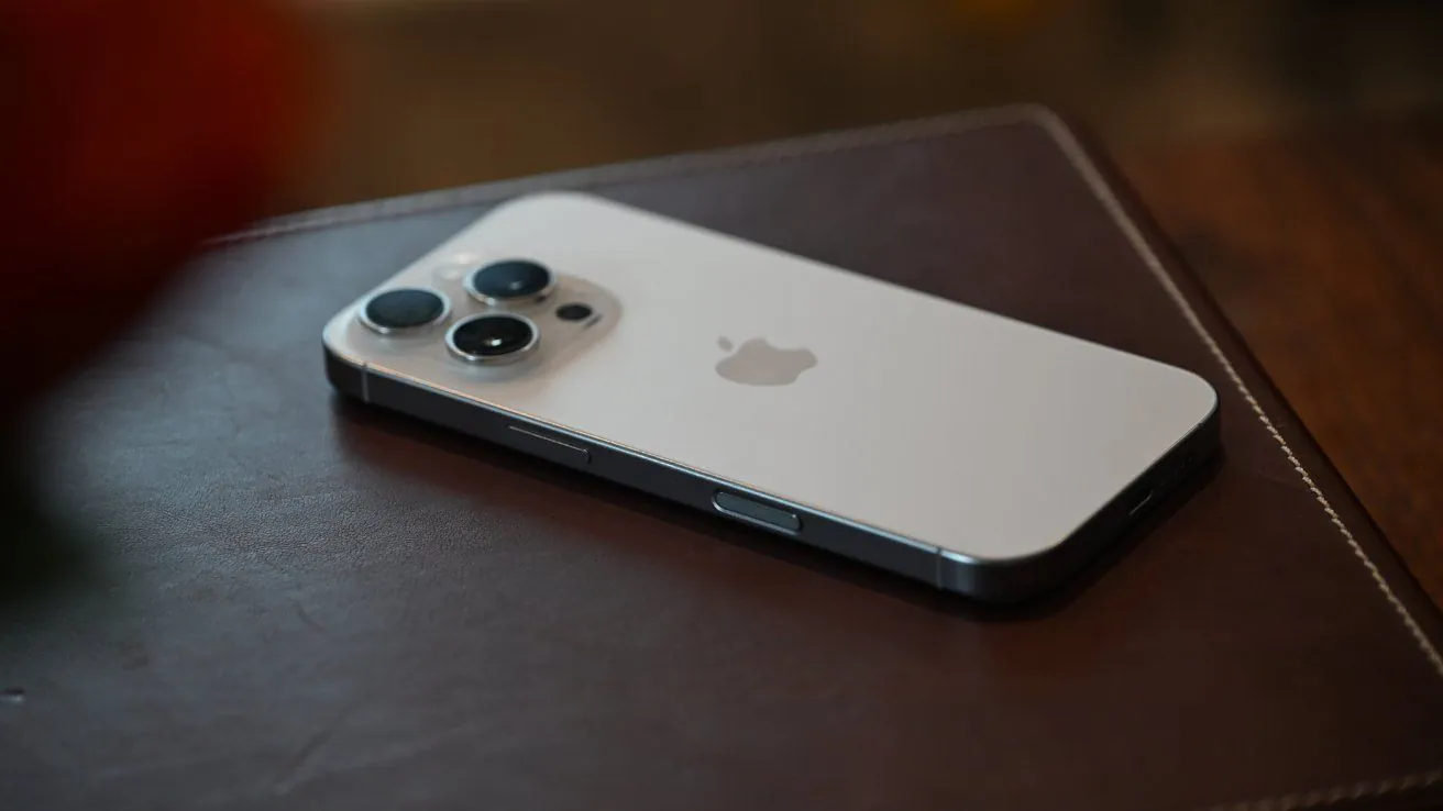 苹果股价下跌超 1%，杰富瑞分析师称投资者对 AI iPhone 手机期望过高-第2张图片