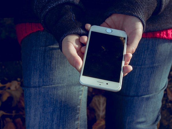 首款大屏iPhone落幕！苹果昔日神机iPhone 6被列为停产产品-第1张图片