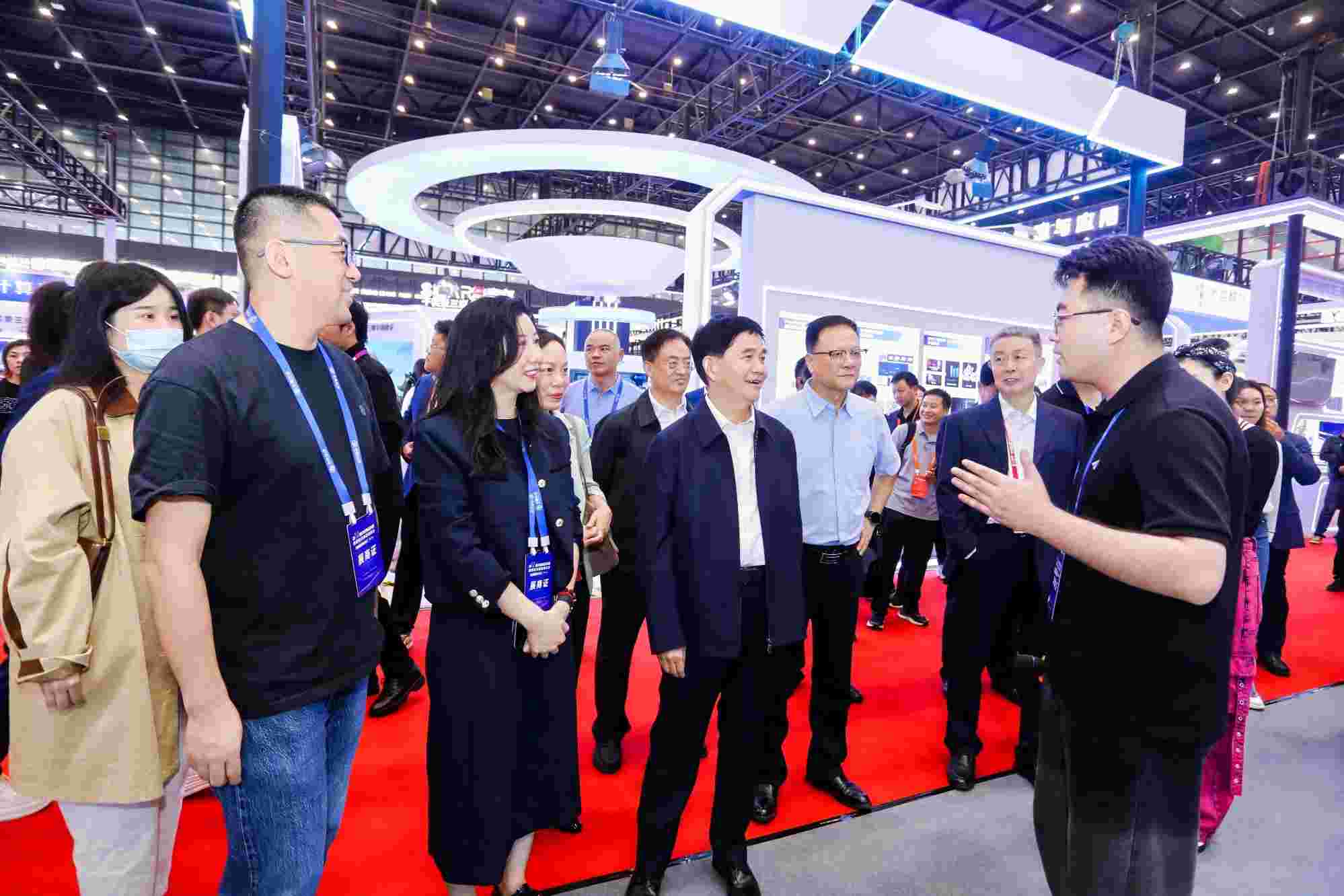持续科技创新？高德亮相2024中国测绘地理信息科技年会-第1张图片