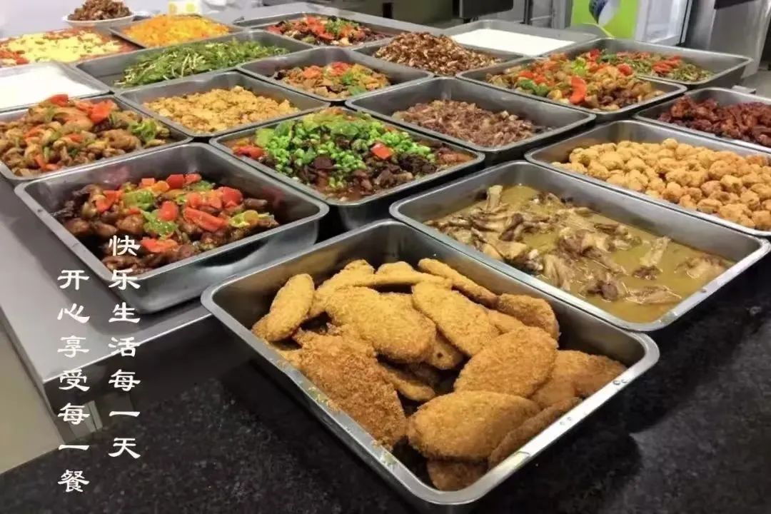 “升学率第一”民办中学食堂臭猪肉背后：承包商为物业公司，成立1月就办理食品证-第1张图片
