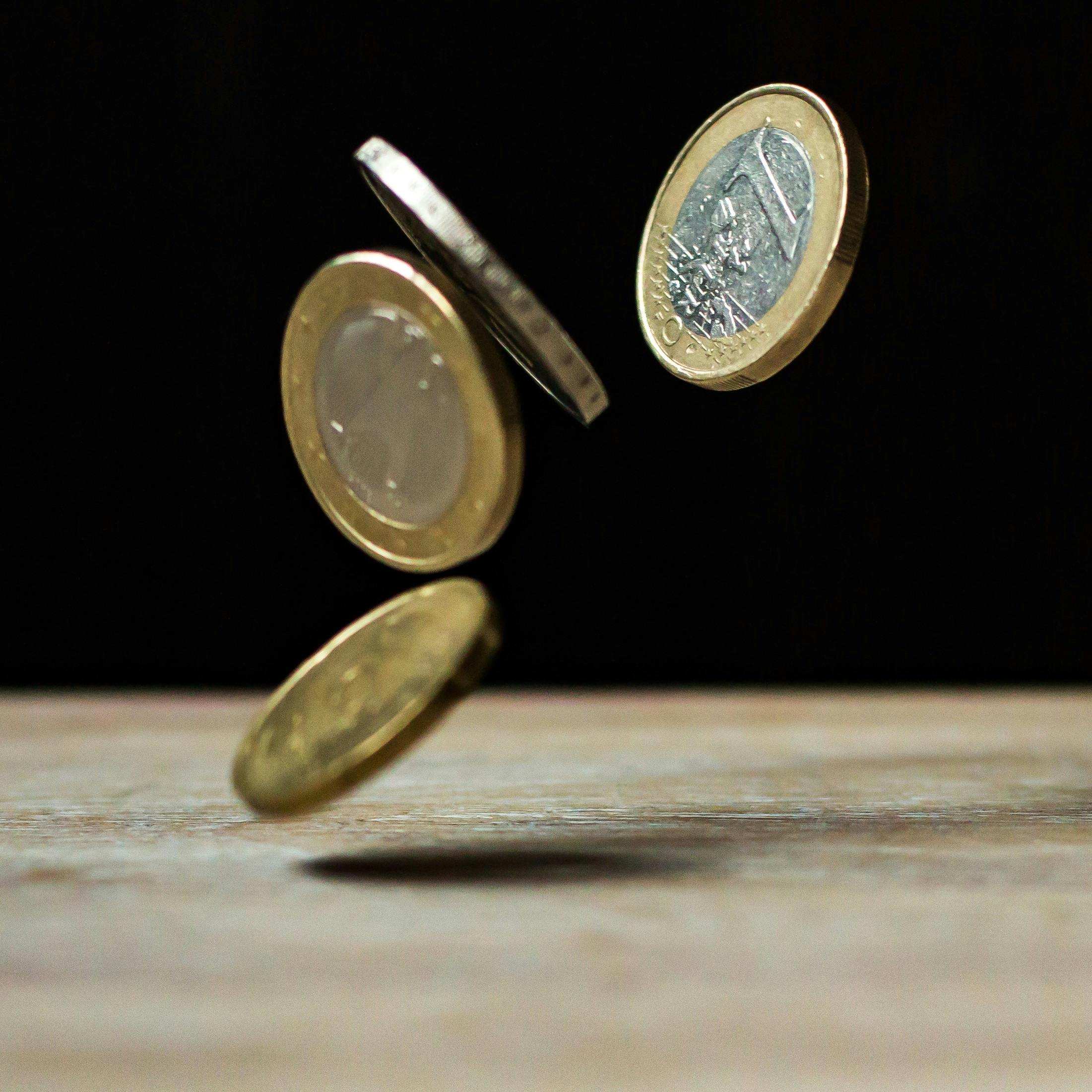 如何理解黄金市场的价值波动并应对风险?这种价值波动受到哪些因素的影响和制约?-第1张图片 如何理解黄金市场的价值波动并应对风险?这种价值波动受到哪些因素的影响和制约?-第1张图片