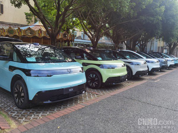 27.99万元起！极氪MIX纯电MPV上市：800V平台 车门亮了-第1张图片