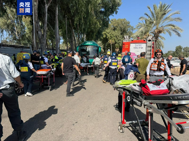 以色列摩萨德所在地疑发恐袭 卡车冲撞公交站已致1死40伤 一文了解最新情况-第2张图片