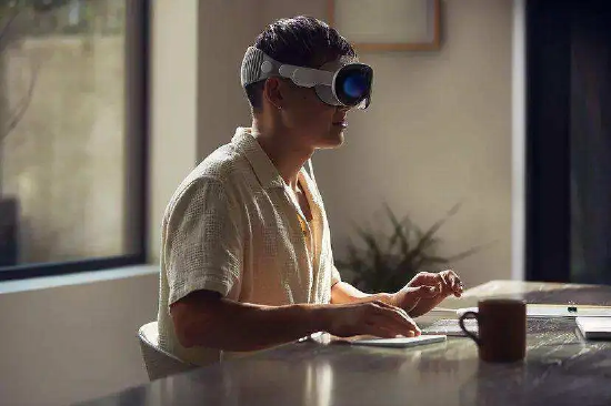 苹果29999元一台的Vision Pro确实要停产了-第1张图片