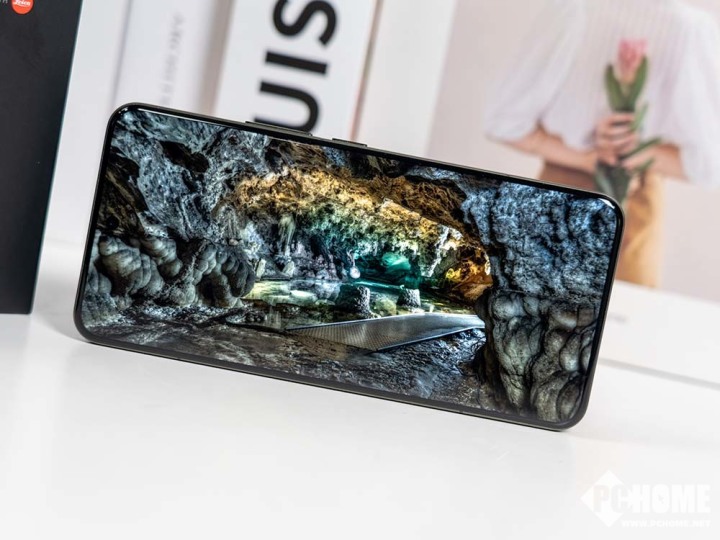 卢伟冰官宣：小米15系列手机销量已破百万台-第1张图片