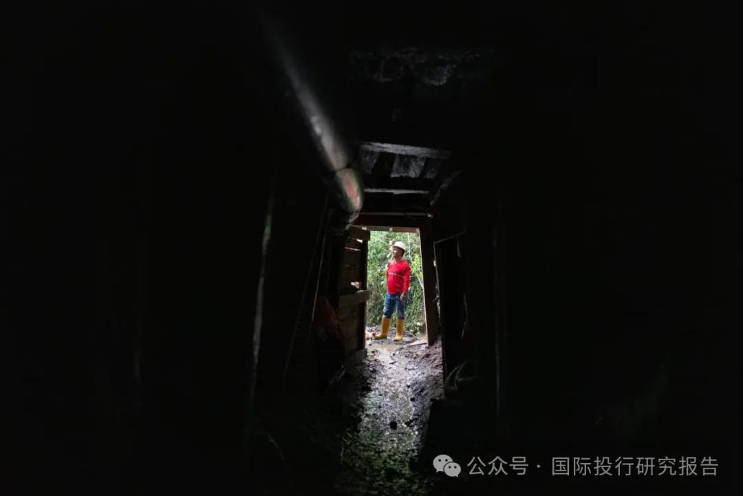 紫金矿业被贩毒集团掠夺3.2吨黄金 价值约2亿美元-第7张图片