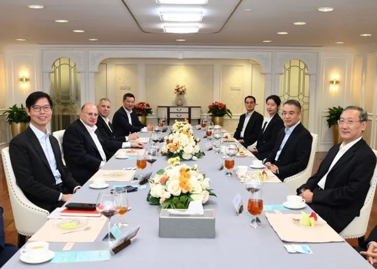 中国农业银行董事长谷澍会见英国汇丰集团主席杜嘉祺-第1张图片