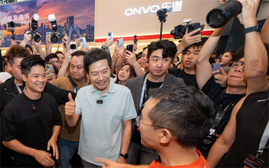 直击广州车展：雷军的车“很亮眼”，但余承东的车“更神秘” | 次世代车研所-第1张图片