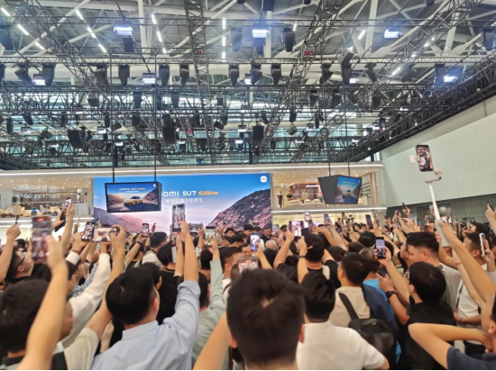 直击广州车展：雷军的车“很亮眼”，但余承东的车“更神秘” | 次世代车研所-第3张图片