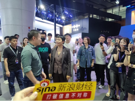 直击广州车展：雷军的车“很亮眼”，但余承东的车“更神秘” | 次世代车研所-第4张图片