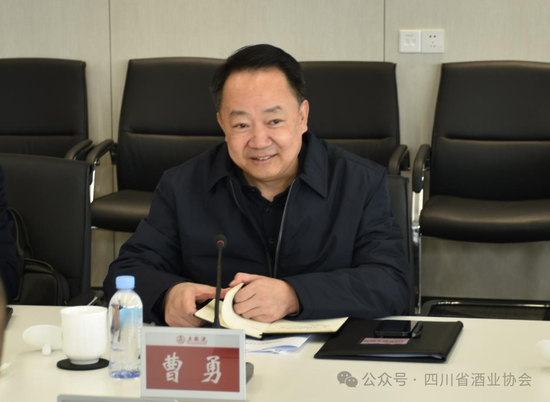 “攥指成拳聚合力 凝心聚力共奋进”泸州产区代表团首访川酒协会-第2张图片