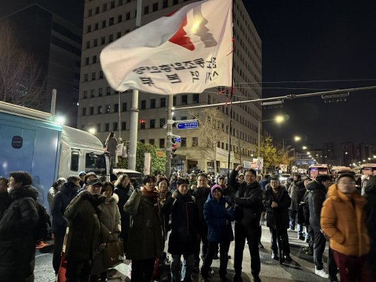 韩国最大工会号召以大罢工反对尹锡悦戒严-第1张图片