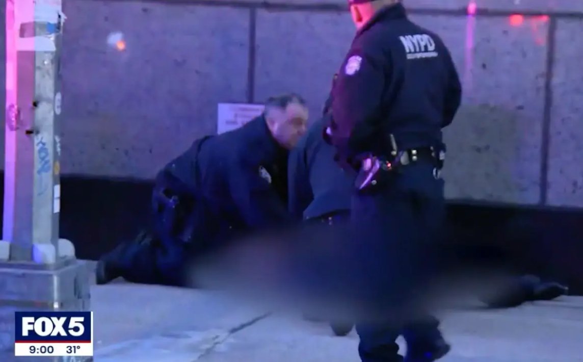 美国最大健康保险商CEO街头遇刺身亡 警方悬赏捉拿凶手-第3张图片
