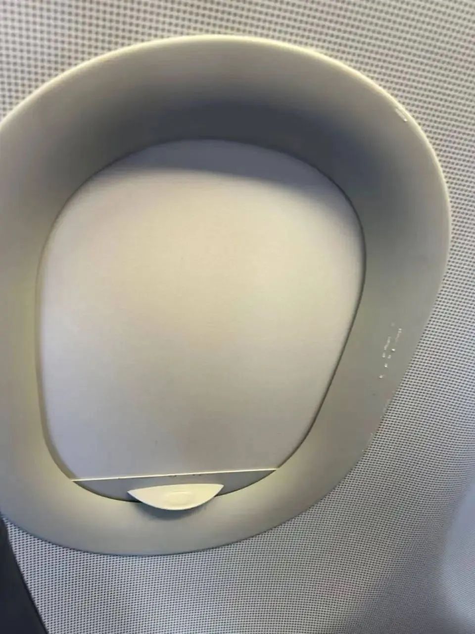 航空公司用胶带粘飞机舷窗？乘客曝光，"我会吓到要直接下飞机"！航司回应：符合安全规范-第10张图片