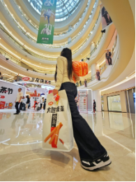 “卫龙辣条节”玩出营销差异化 六城快闪圆满收官提升消费者心智-第3张图片