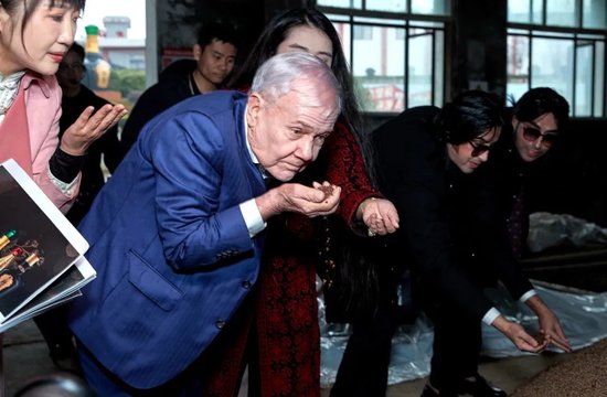 频频称赞“很棒”！全球投资界泰斗罗杰斯探秘贵州珍酒-第2张图片