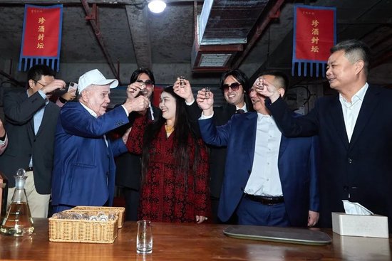 频频称赞“很棒”！全球投资界泰斗罗杰斯探秘贵州珍酒-第3张图片