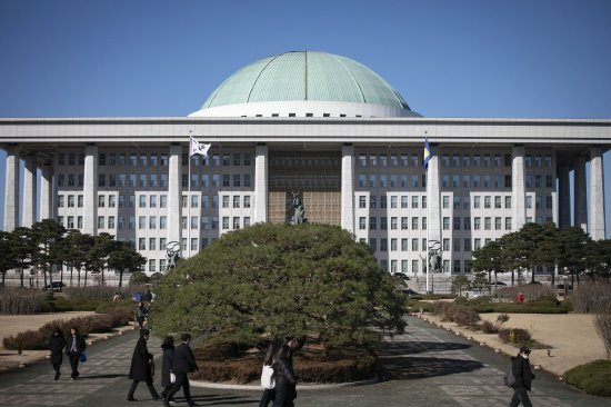 韩国总统尹锡悦就戒严事件道歉 国会即将就弹劾动议投票表决-第2张图片