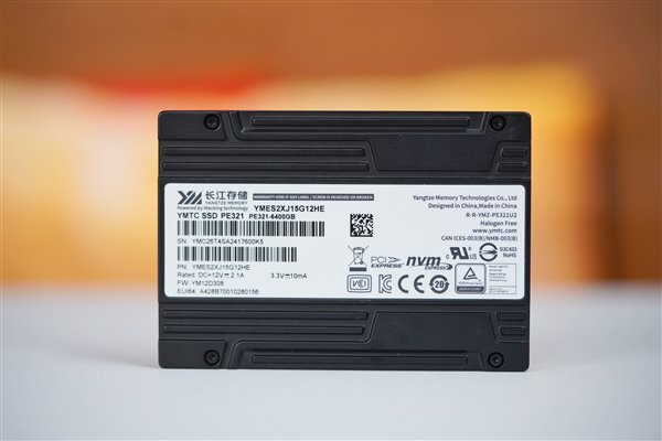 首款晶栈Xtacking 2.0技术！长江存储PE321 6.4TB SSD图赏-第1张图片