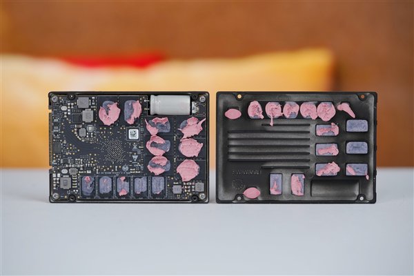首款晶栈Xtacking 2.0技术！长江存储PE321 6.4TB SSD图赏-第10张图片