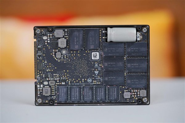 首款晶栈Xtacking 2.0技术！长江存储PE321 6.4TB SSD图赏-第11张图片