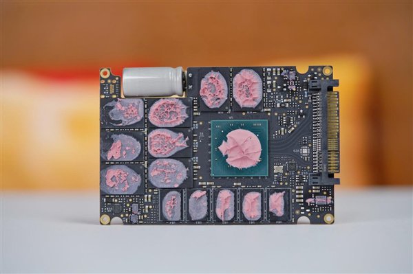 首款晶栈Xtacking 2.0技术！长江存储PE321 6.4TB SSD图赏-第14张图片