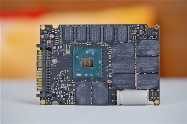 首款晶栈Xtacking 2.0技术！长江存储PE321 6.4TB SSD图赏-第15张图片