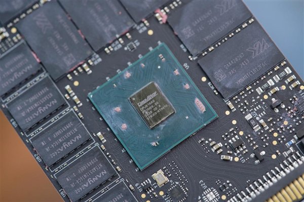 首款晶栈Xtacking 2.0技术！长江存储PE321 6.4TB SSD图赏-第16张图片
