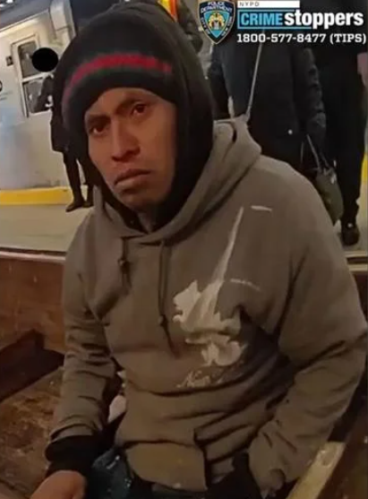 美国纽约地铁纵火案嫌疑人被控三项重罪 最高可判处终身监禁-第2张图片