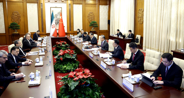 王毅同伊朗外长阿拉格齐会谈-第3张图片