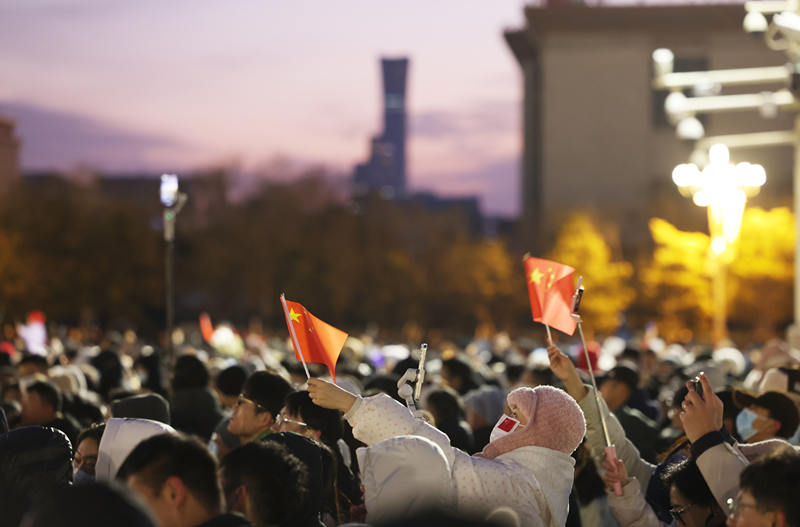 新闻8点见丨你好2025！5.1万人齐聚天安门看升旗-第1张图片