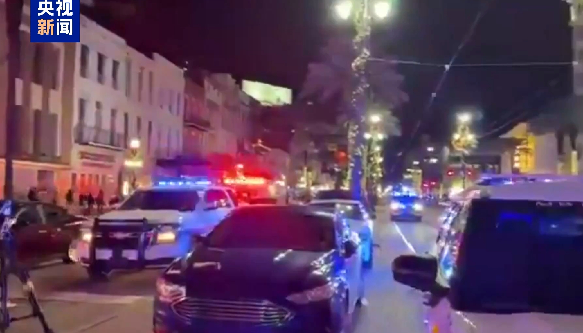 美国汽车撞人事件嫌疑人在与警方交火后死亡！FBI在现场发现简易爆炸装置，白宫发声-第1张图片