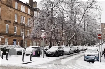 英国大降雪 多个机场跑道暂时关闭-第1张图片