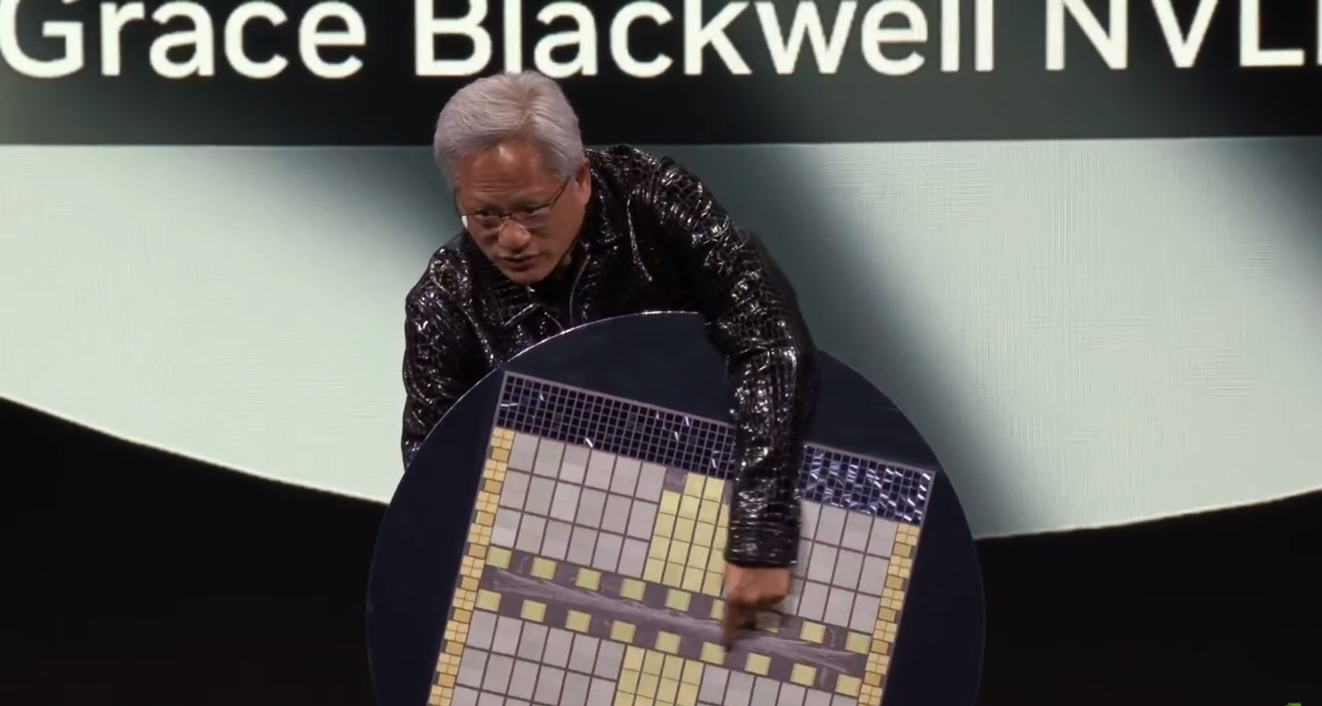 RTX5090震撼亮相、全球最小AI超算五月上市、“物理AI”大时代开启.......黄仁勋2025CES大会演讲全文-第21张图片
